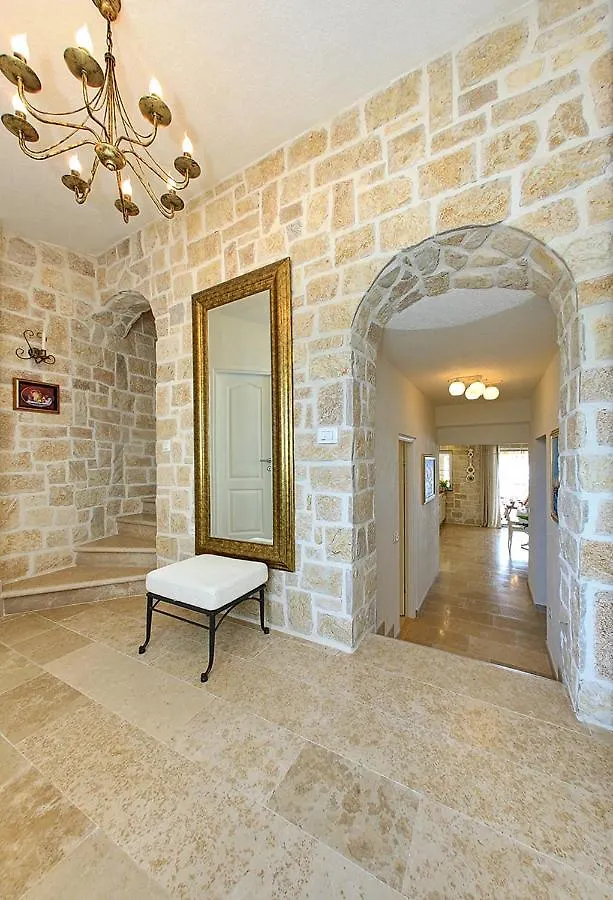 Villa Antisin Преко