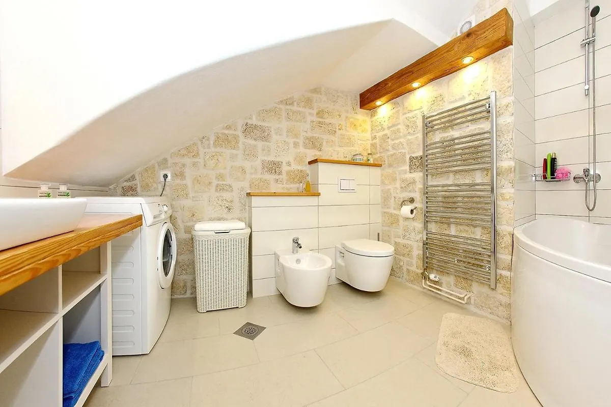 Villa Antisin Преко