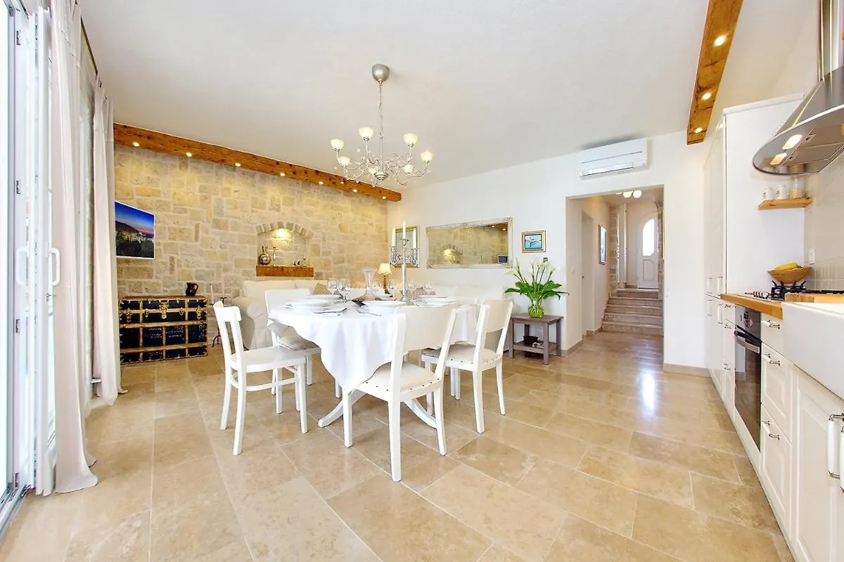 Villa Antisin Преко