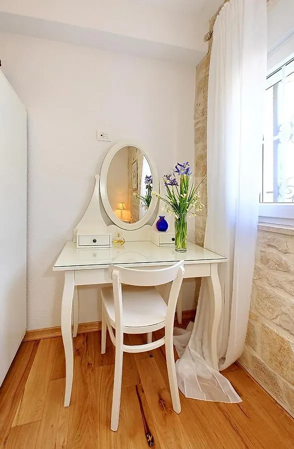 Villa Antisin Преко
