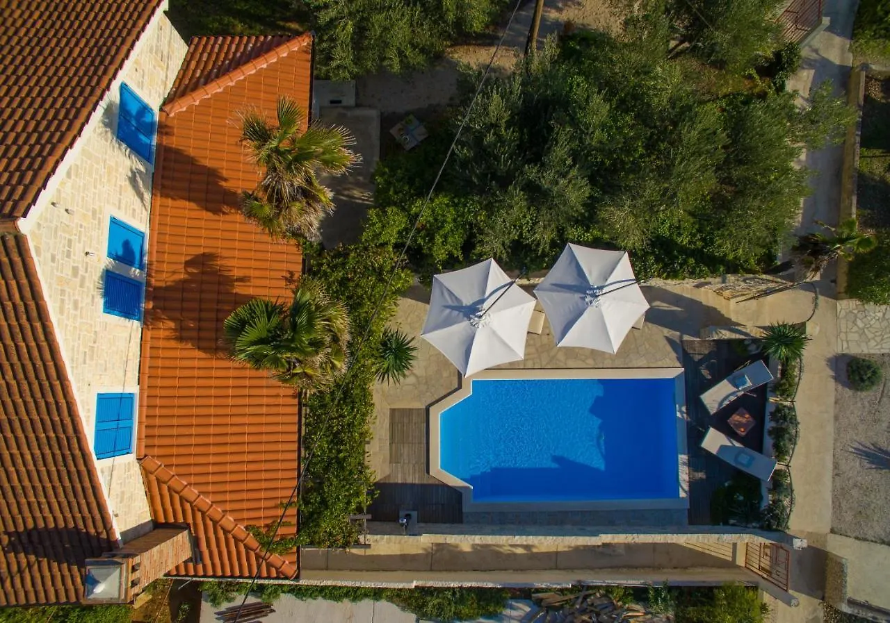Villa Antisin Преко